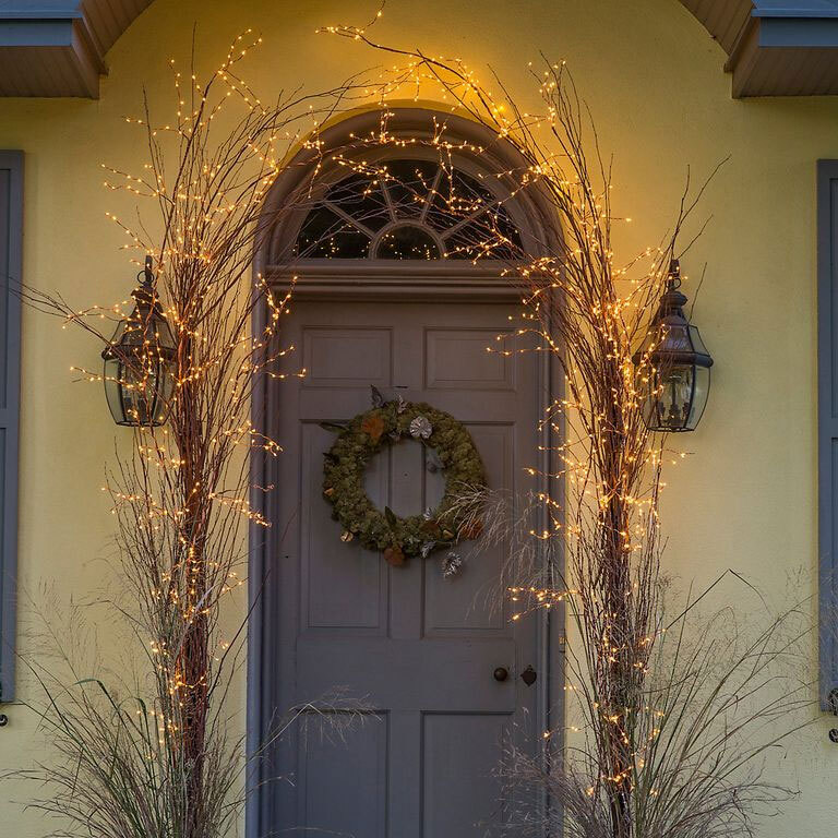 Exterior Decorations: Christmas